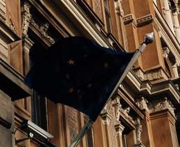 Euroopan unionin lippu oli jo tullut tutuksi suomalaisille, kuva yksityisomistuksessa.