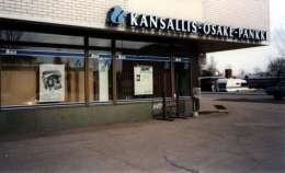 KOP:n sininen orava joutui nahkurinorsille, kuva yksityisomistuksessa. 
