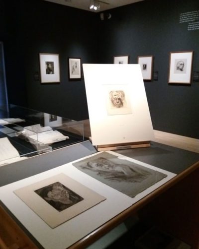 Omakuva käsi otsalla. Käthe Kollwitz noin 1910. 